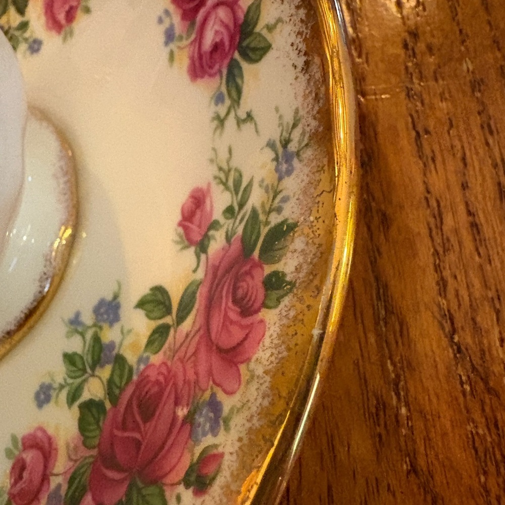 Elizabethan Fine Bone China Teacup & Saucer – Pink Roses & Gold Trim - Picture 3 of 11